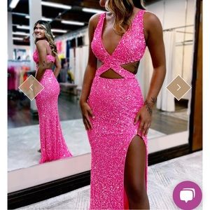 Berlin nova brand new size 4 formal fancy dress. Never worn